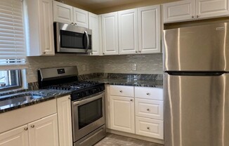 2 beds, 1 bath, $2,500, Unit 3