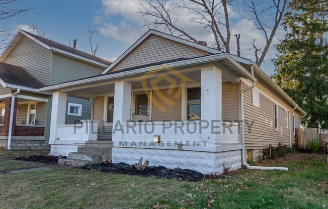 Charming 3-Bedroom Bungalow Near Garfield Park – Spacious, Bright & Ready for You! Available NOW!