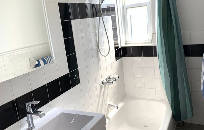 2418 Cambreleng LLC