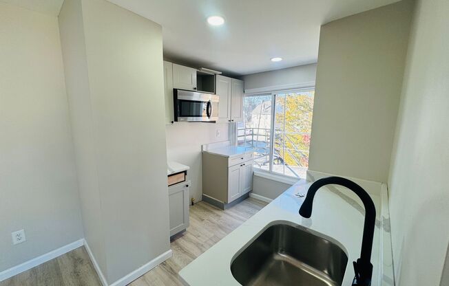 1 bed, 1 bath, 550 sqft, $1,600, Unit 3