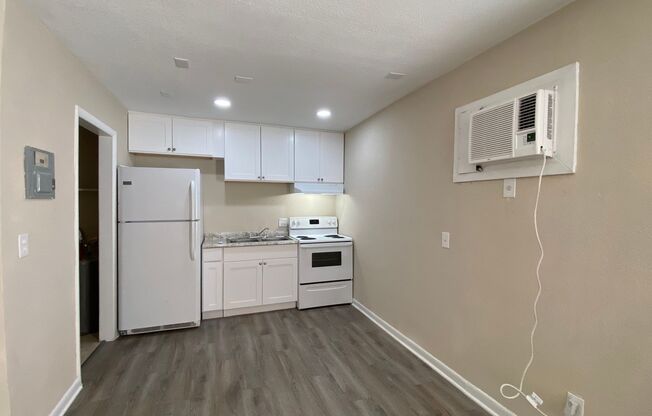 1BD/1BA Apartment off Curry Ford in Henley Park Apartments!