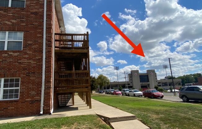 2 Bedroom Apartment steps from campus in Warrensburg **MOVE IN SPECIAL**