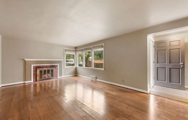 Nice 4-bed, 2-bath single-family home with air-conditioning near Hawthorne Hill in Seattle for rent!