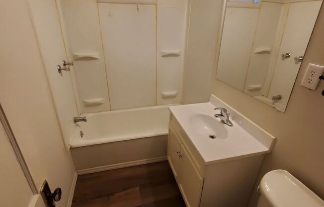 Studio, 1 bath, 400 sqft, $745, Unit 6