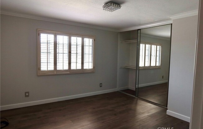 2020 S WESTERN AVE