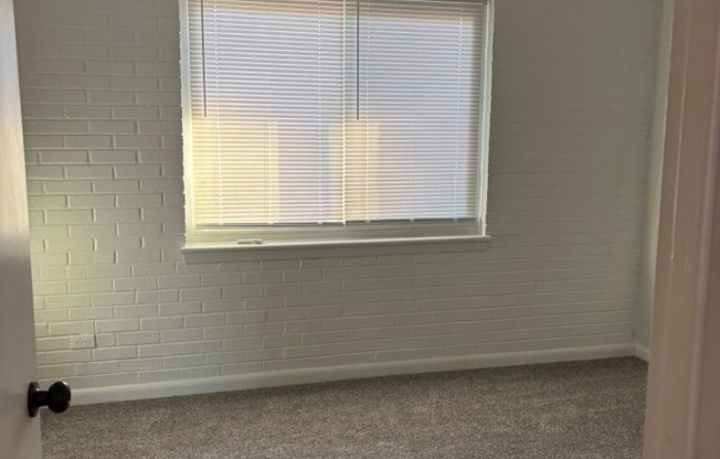 2 beds, 1.5 baths, 1,050 sqft, $1,349, Unit 39