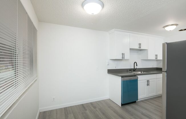 2 beds, 1 bath, 715 sqft, $1,700, Unit B