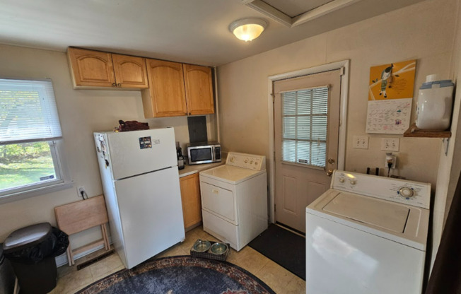 2 beds, 1 bath, $1,150