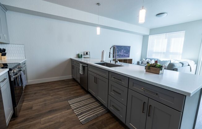 4 beds, 3 baths, $3,500, Unit 206