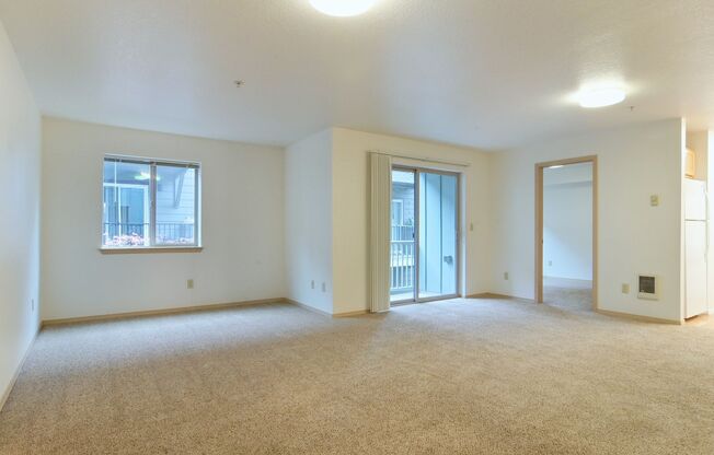 2 beds, 1 bath, $1,600, Unit 7