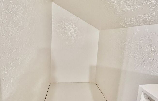 2 beds, 1 bath, 850 sqft, $825, Unit 11B