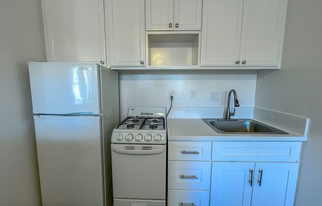 Charming Apartments in Playa Del Rey – Prime Location!