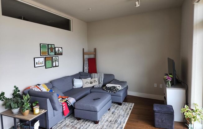 1 bed, 1 bath, 747 sqft, $1,650, Unit 603