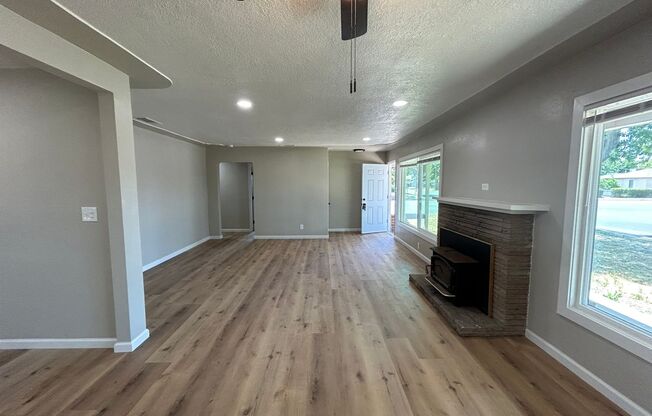 1404 GRAPE AVE