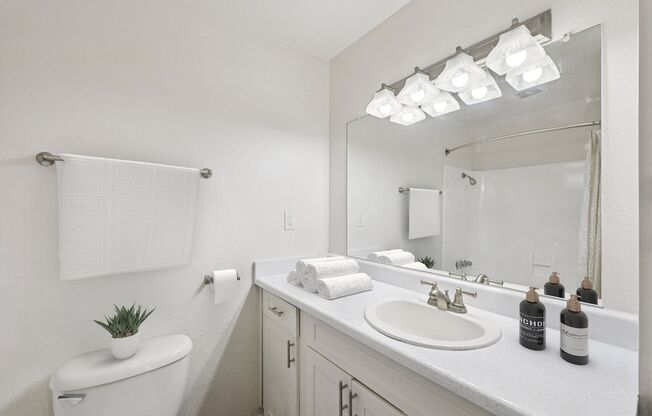 2 beds, 1 bath, 800 sqft, $1,249, Unit 68