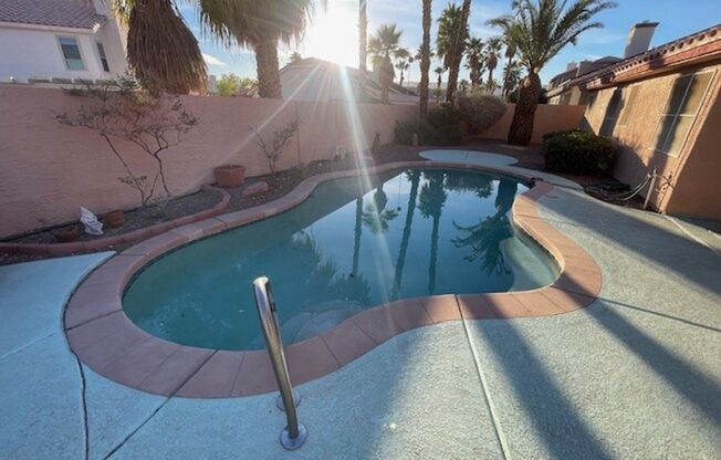 9011 W Viking Rd! 3 Bed / 2 Bath 1 Story House w/ Pool!