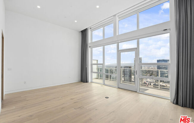 4 beds, 4.5 baths, 3,652 sqft, $25,000, Unit PH 1