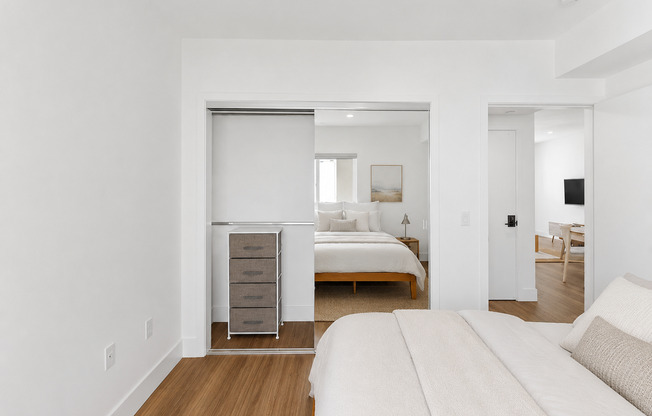 3 beds, 3 baths, 1,300 sqft, $1,600, Unit PH7 - Grand Master - 3