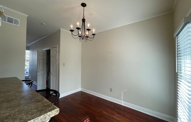 2 Bedroom Townhouse Near Southdowns & the Garden District