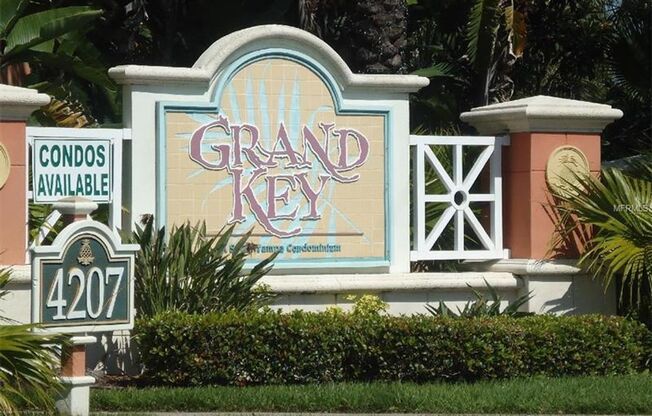 Spacious  and nice 2nd floor 2bed/1bath unit in the sought after Grand Key in South Tampa!