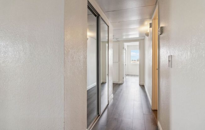 3 beds, 2 baths, $1,595, Unit # 2081