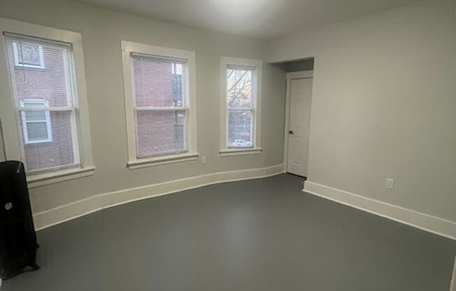 4 beds, 1 bath, $2,000, Unit 155 Belmont Unit #3L