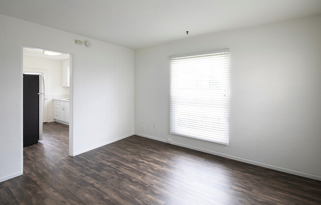 1BR Cottage in Pacific Beach with Garage!