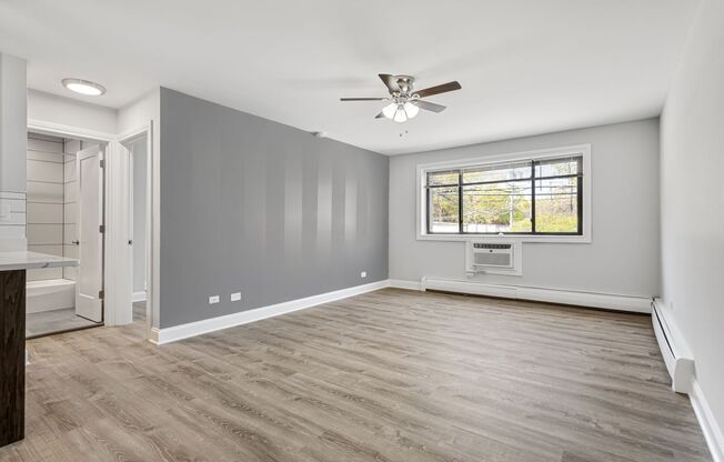 2 beds, 1 bath, 589 sqft, $2,100, Unit 244