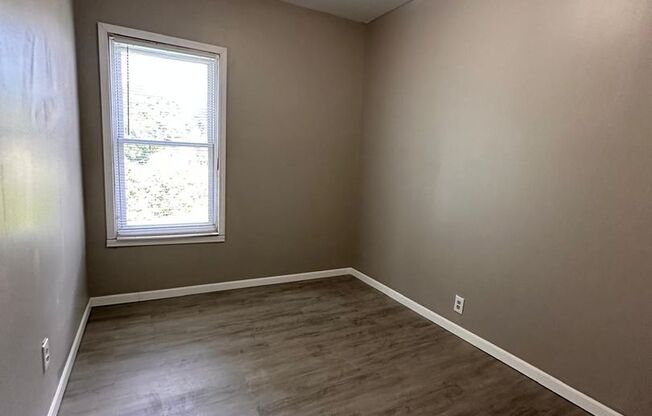 3bedrooms 1 1/2 bathroom. The house is very spacious living room, dining room and full kitchen includes the appliances fridge and stove. The house is section 8 ready. If you have any questions or concern text/call Liza at 816-602-6520.