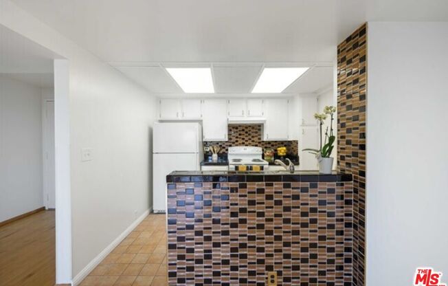 2 beds, 2 baths, 1,099 sqft, $4,500, Unit 1210