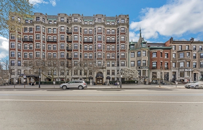 3 beds, 1 bath, 1,017 sqft, $5,800, Unit 301