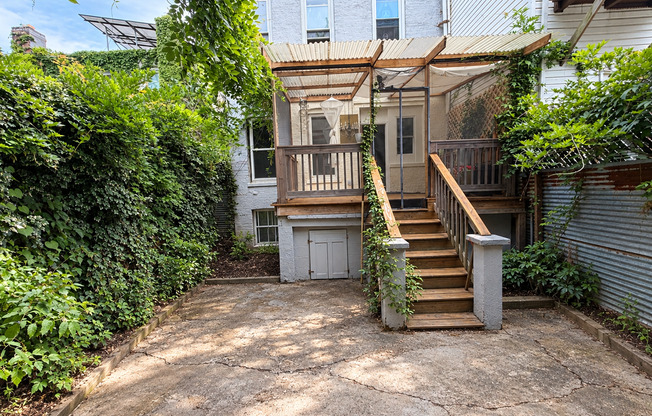 366 E 26 ST