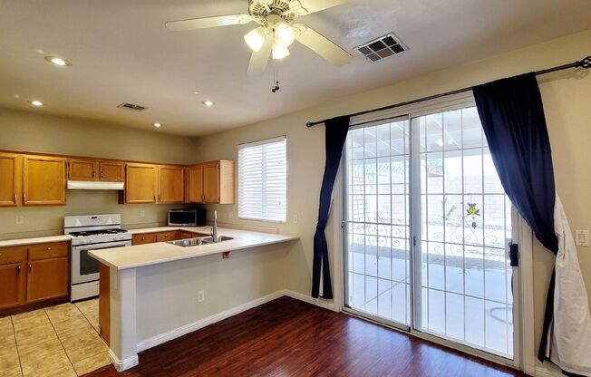 8344 Golden Cypress Ave - 3 bedrooms , 2.5 bathrooms, 1957 SQFT