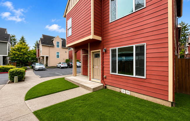 Bright End-Unit Townhouse with a Loft & Covered Patio