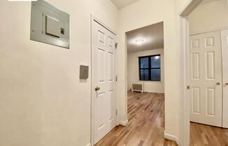 2 beds, 1 bath, $2,550, Unit 26