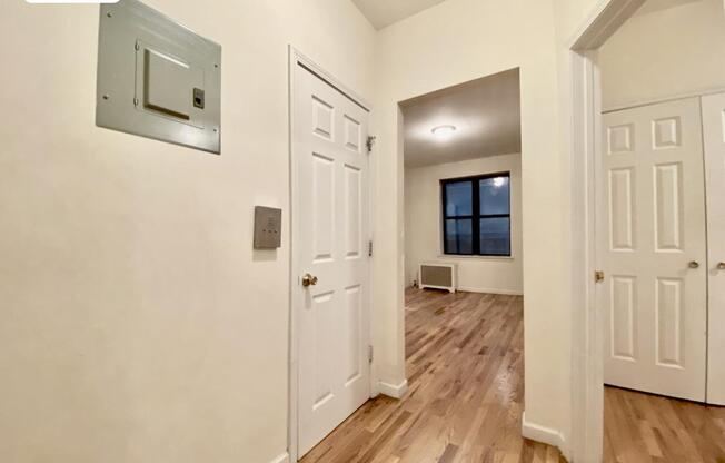 2 beds, 1 bath, $2,550, Unit 26