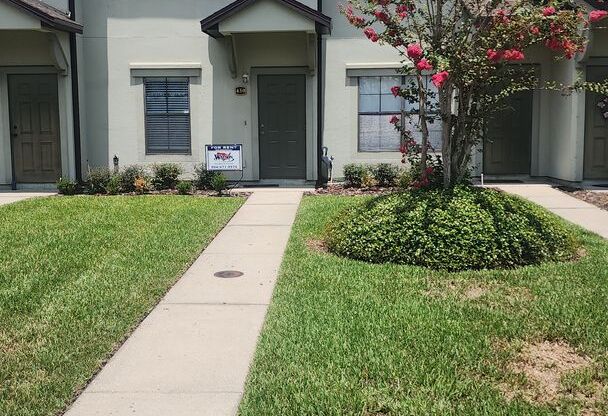 HALF MONTHS RENT FREE -Beautiful 2 Bedroom2.5 Bath Townhome in the Community of Paloma St Augustine