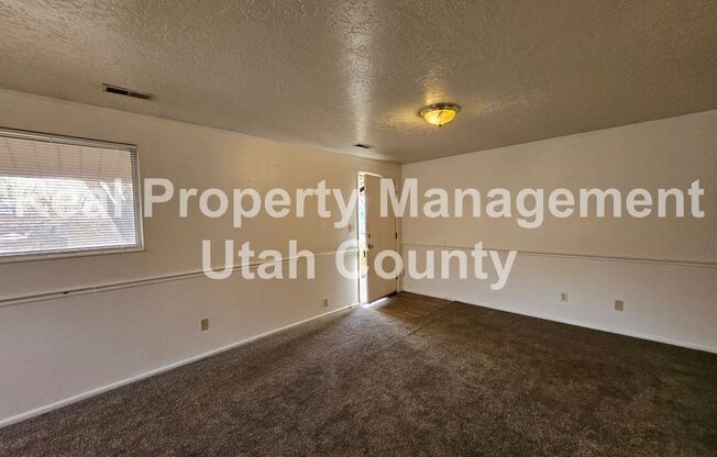 2 beds, 1 bath, 846 sqft, $1,100, Unit #8