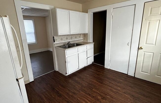 3 beds, 1 bath, $1,300