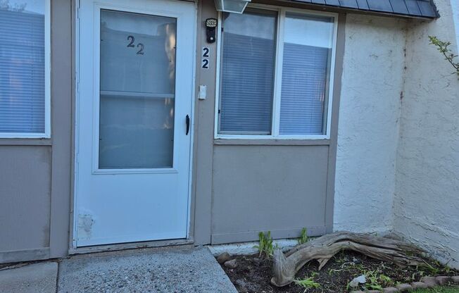 2 beds, 1 bath, 792 sqft, $1,000, Unit #22