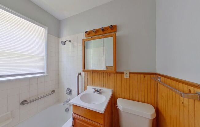 1557 N Broadview