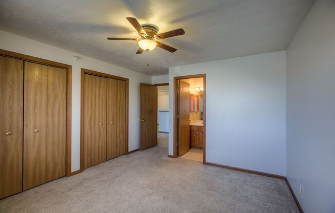 2 beds, 2 baths, $1,210, Unit 02