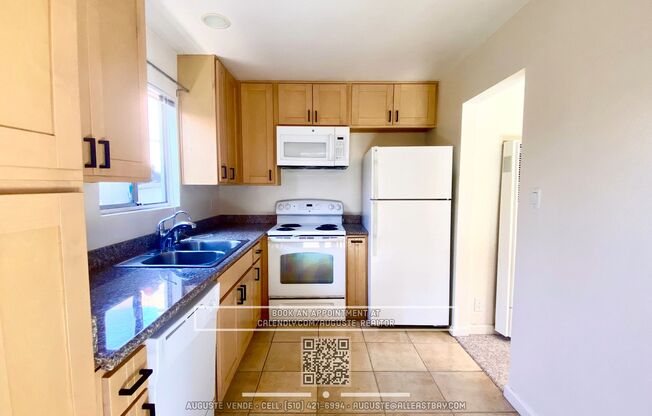 Large & Sunny Patio - In-unit Washer & Dryer - 1 Parking space included