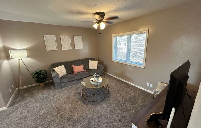 2 beds, 1.5 baths, 680 sqft, $949, Unit 8534