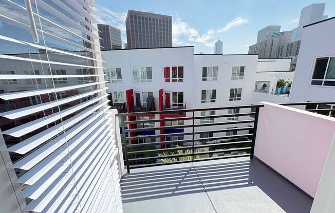 Studio, 1 bath, 638 sqft, $2,150, Unit 512