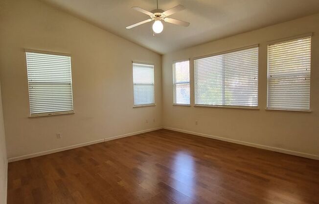 Spacious floor plans 4bedroom, 2.5 bath  Plus den(office) Near Franklin High