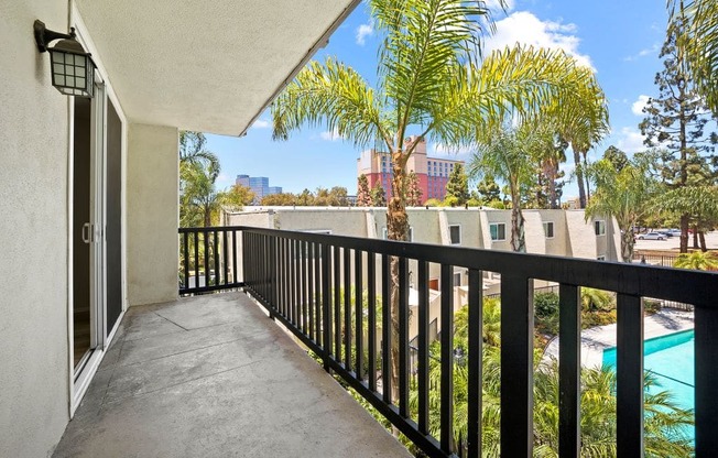 Parkway Plaza Balcony Outdoor Space