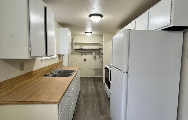 3 beds, 1 bath, $1,295, Unit 1250 Holman