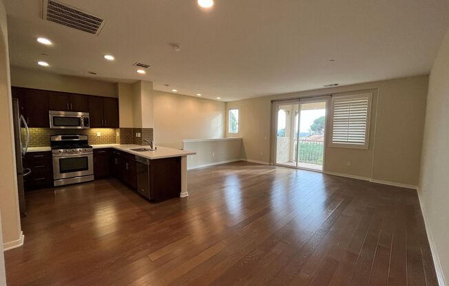 Upgraded 2+2 townhome, equipped w/all appliances + EV charger!