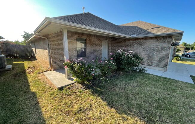 Great 3 Bed 2 Bath Home in CARL ALBERT SCHOOL DISTRICT!!